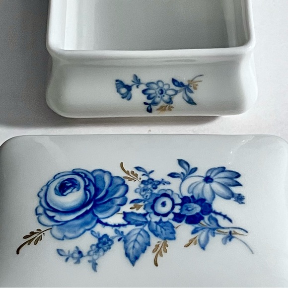 MEISSEN AQUATINTA Trinket Box / FLOWERS & INSECTS / Gold Trim / CROSSED SWORDS - Picture 3 of 10